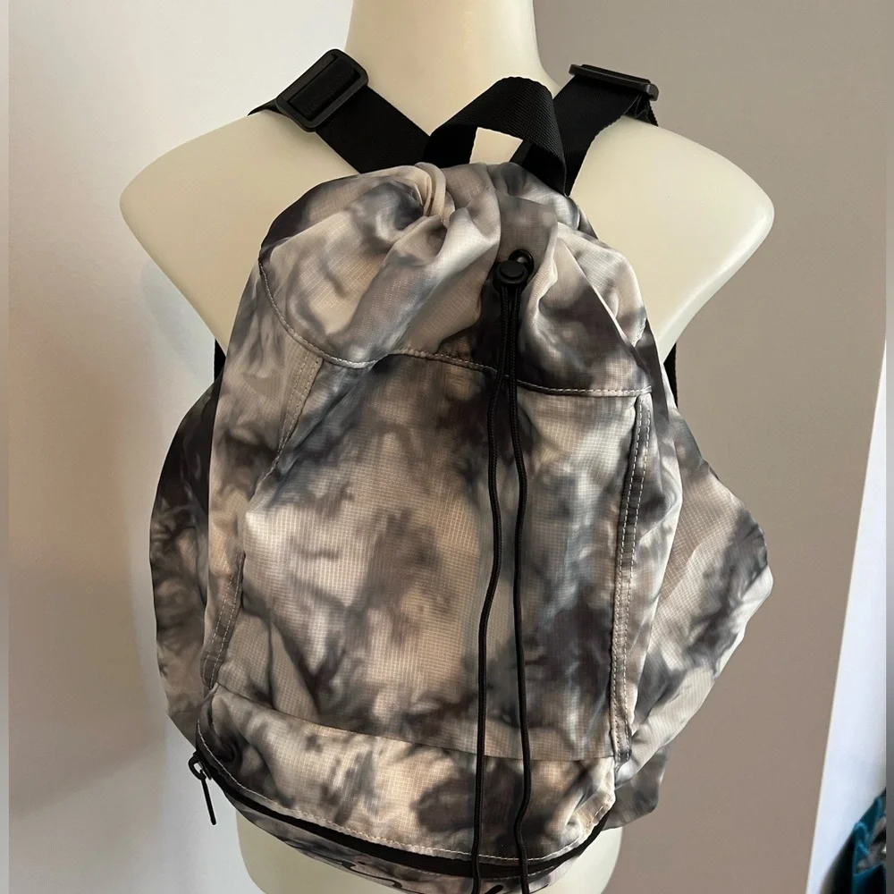 Victoria's Secret PINK Backpack Drawstring convertible fanny Pack NWOT New Gray
